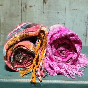 Bundle of two scarves